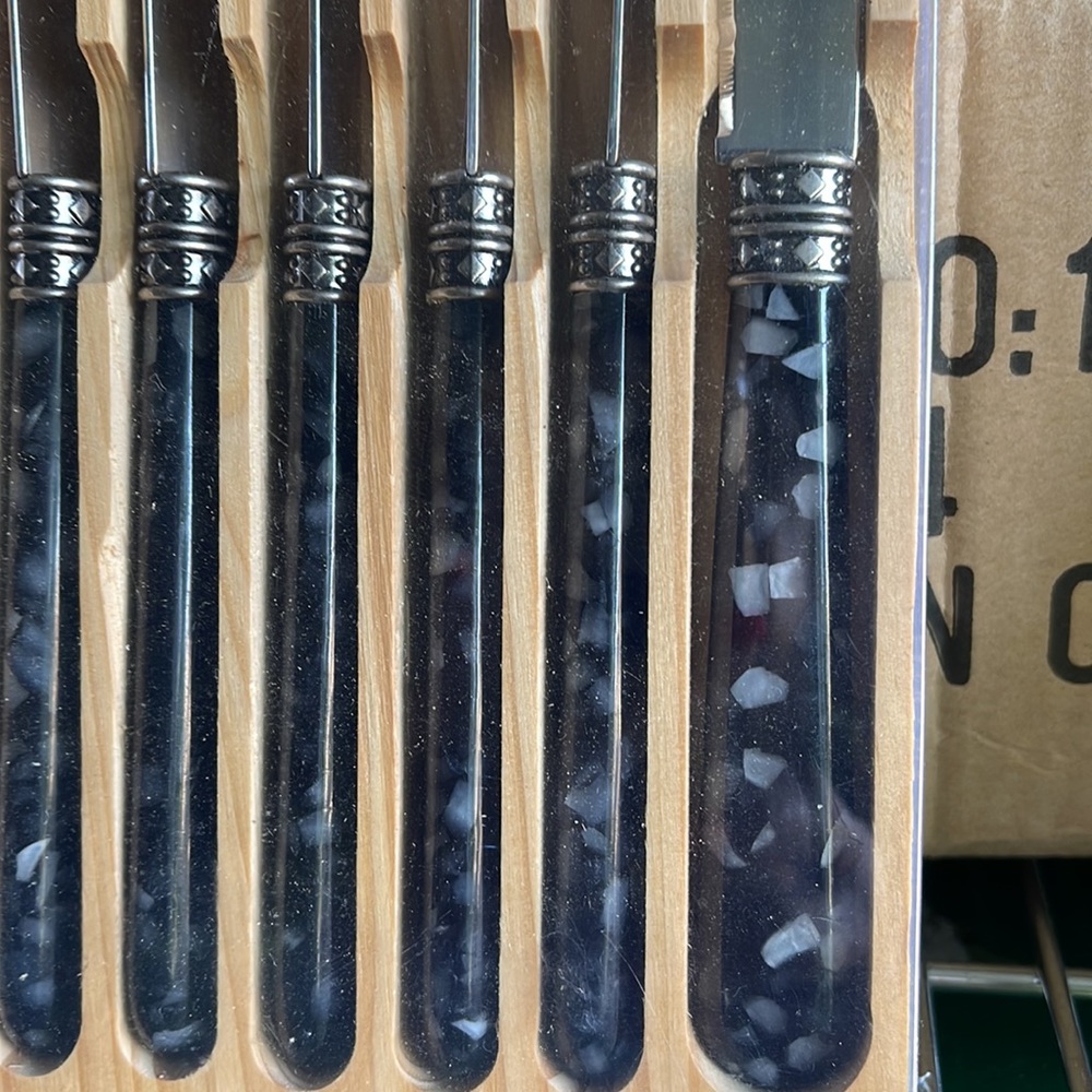 New Lorena Set of 6 Marbleized Steak Knives in wooden case